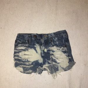 Levi’s bleach ripped shorts